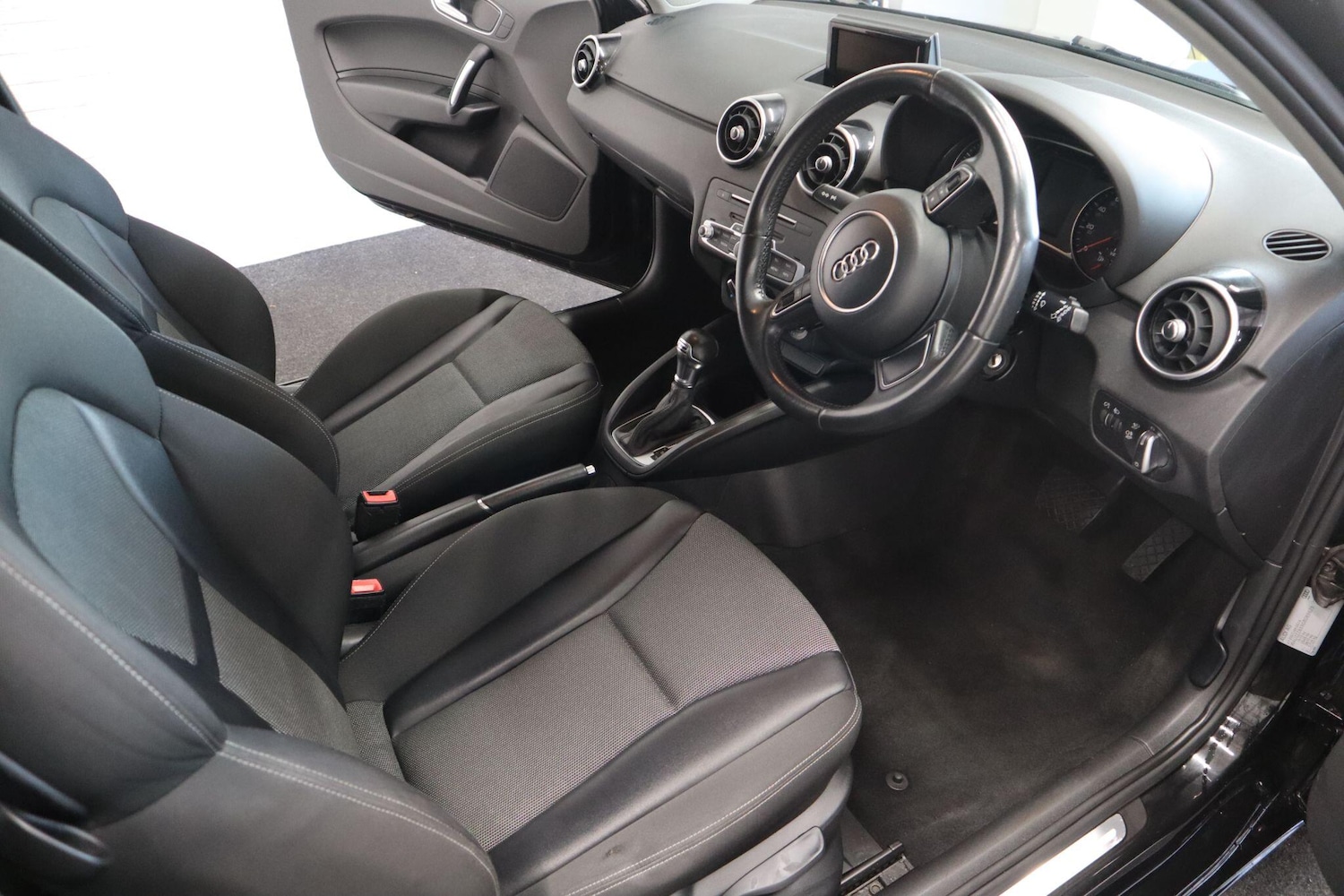 Used Audi A1 2016 for sale - 76786405: Photo 11