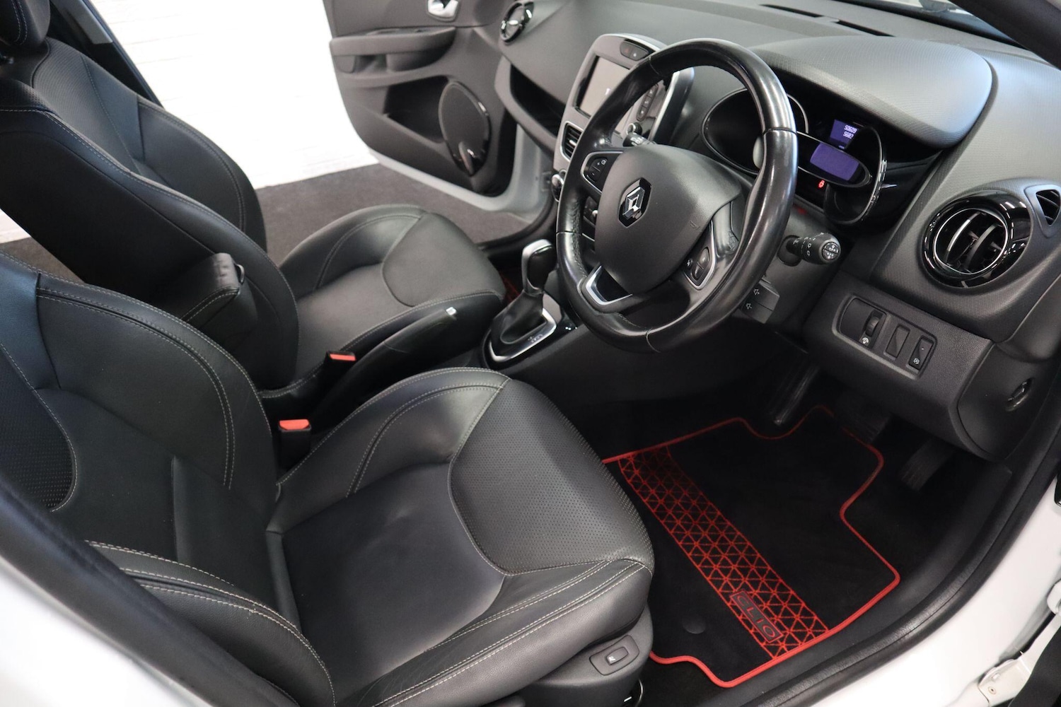 Used Renault Clio for sale - 76865751: Photo 11