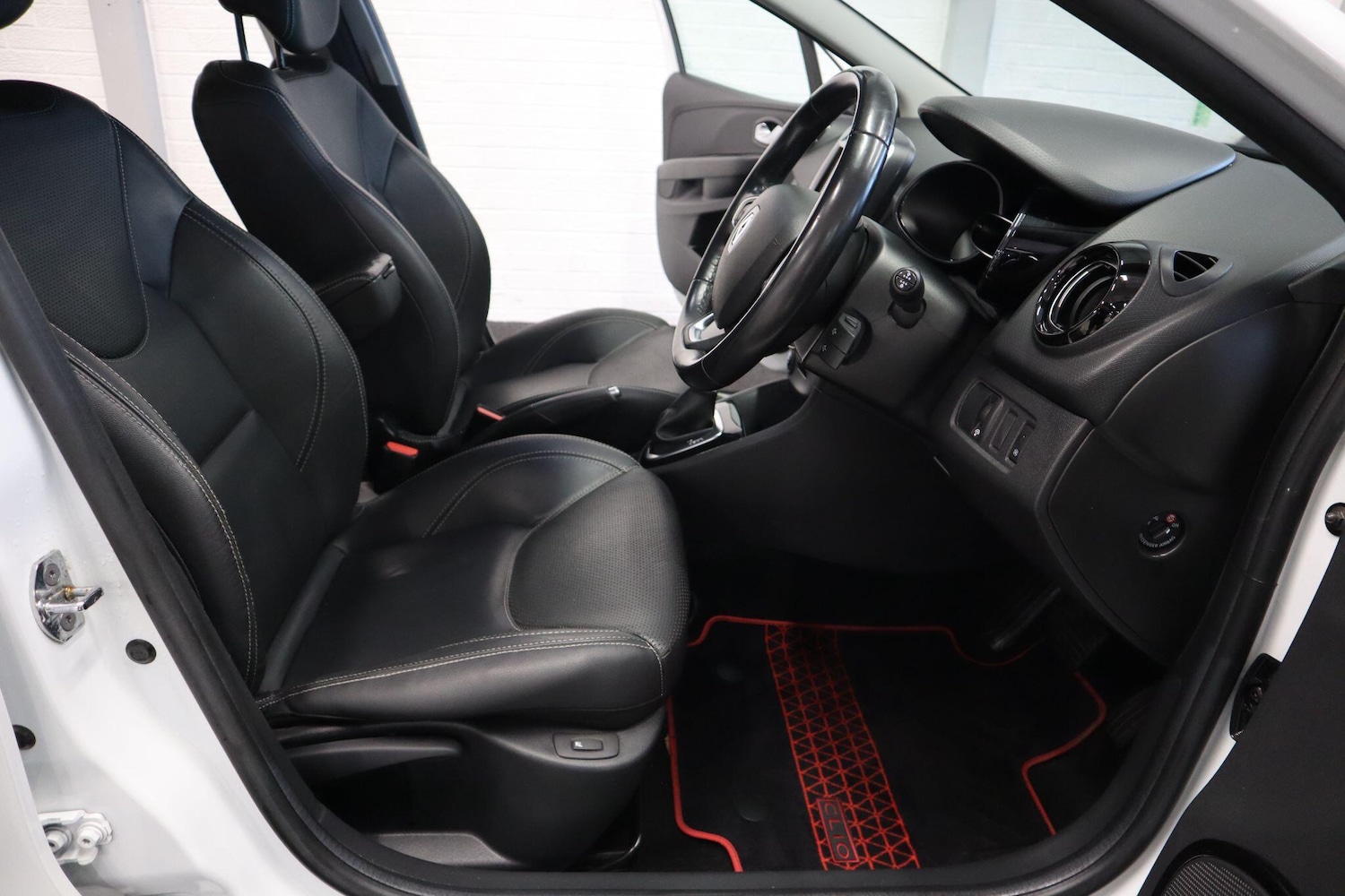 Used Renault Clio for sale - 76865751: Photo 12