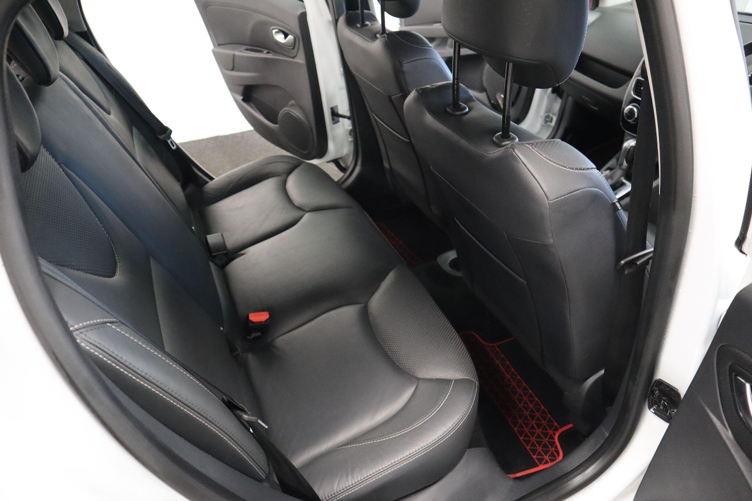 Used Renault Clio for sale - 76865751: Photo 15