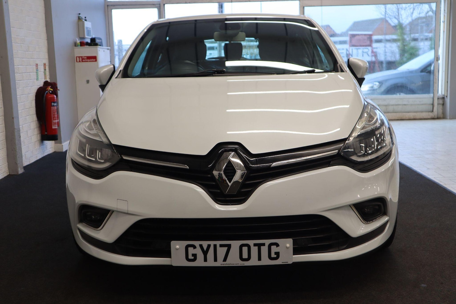 Used Renault Clio for sale - 76865751: Photo 2
