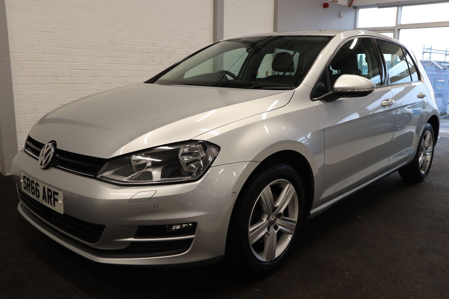 Used Volkswagen Golf 2017 for sale - 76337478: Photo 1