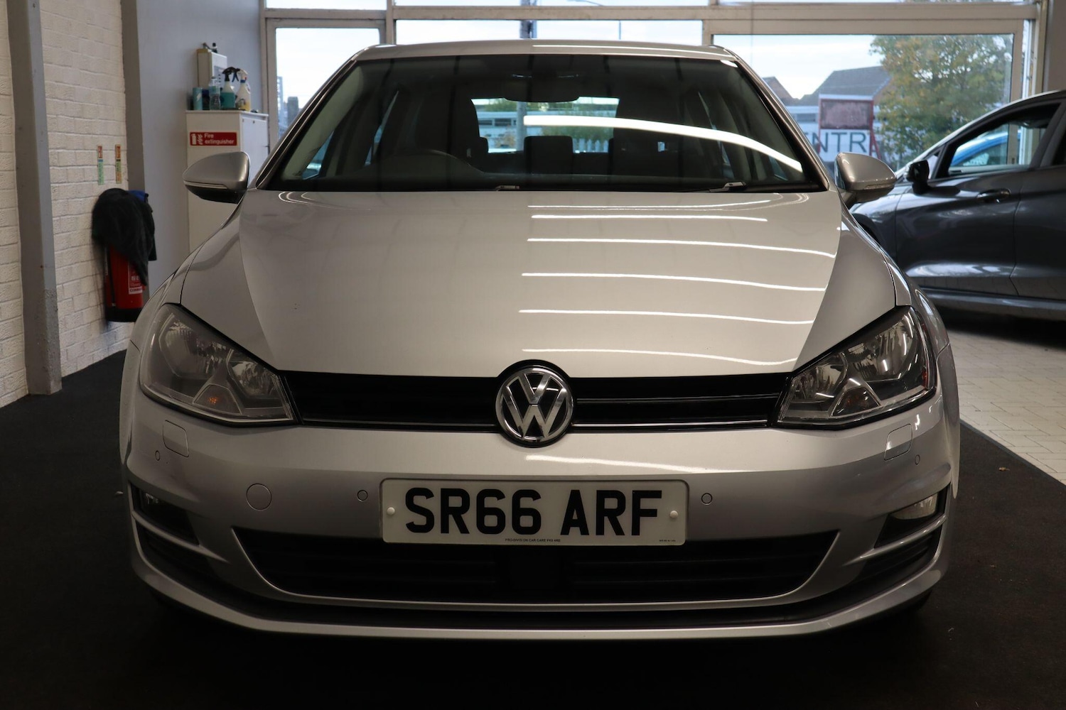 Used Volkswagen Golf 2017 for sale - 76337478: Photo 2