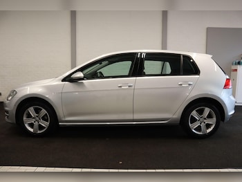 Used Volkswagen Golf 2017 for sale - 76337478: Photo