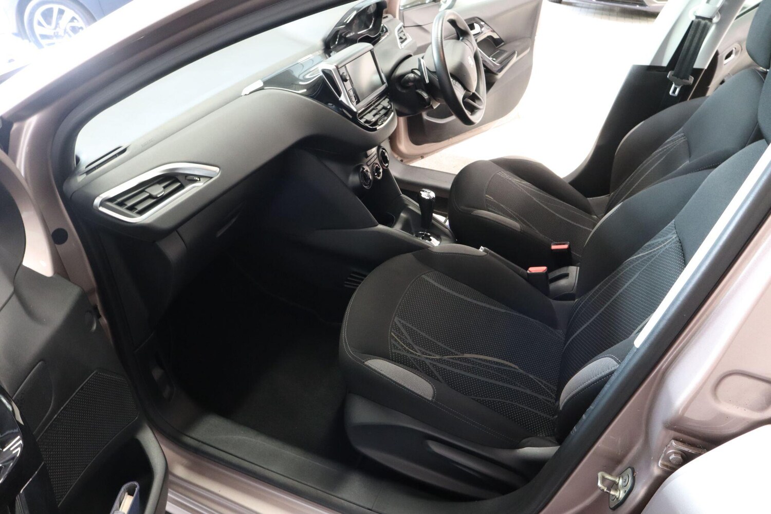 Used Peugeot 208 for sale - 77585801: Photo 17