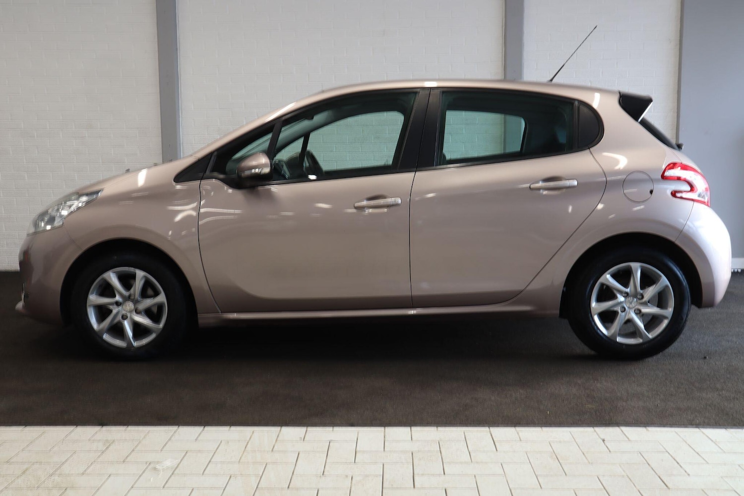 Used Peugeot 208 for sale - 77585801: Photo 3