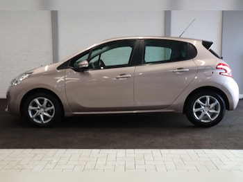 Used Peugeot 208 2014 for sale - 77585801: Photo