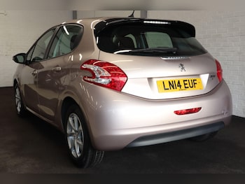 Used Peugeot 208 2014 for sale - 77585801: Photo