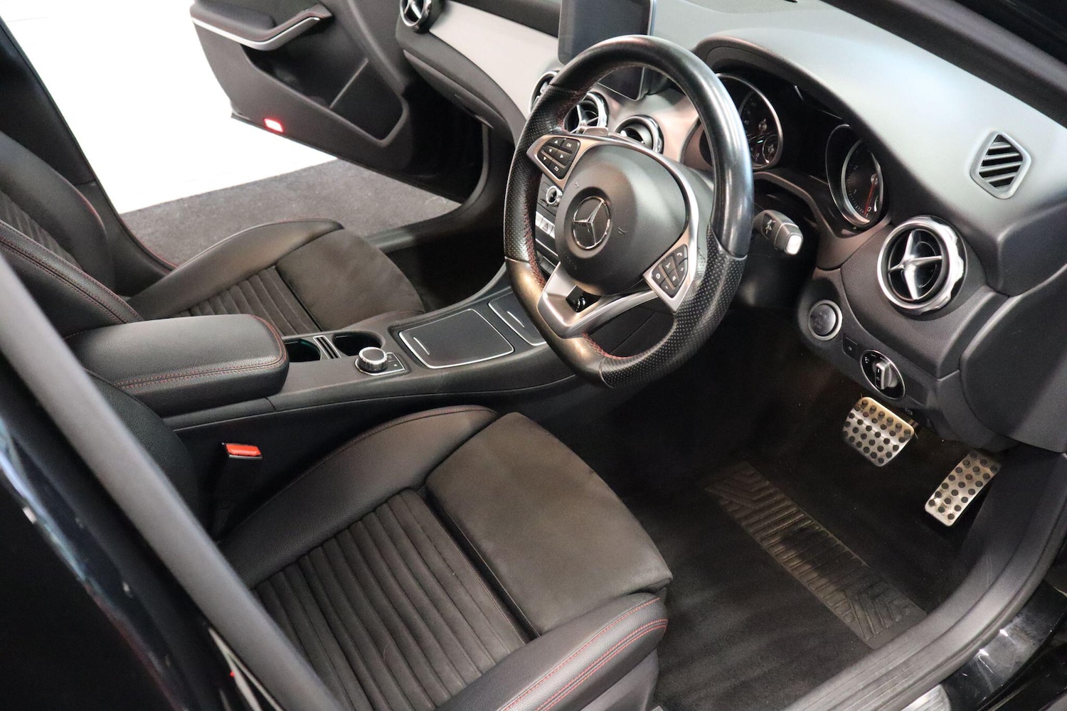 Used Mercedes-Benz GLA 2018 for sale - 76307234: Photo 11