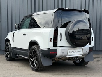 Used Land Rover Defender 2022 for sale - 76061585: Photo