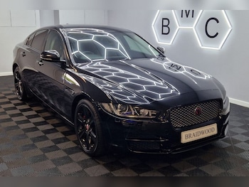 Used Jaguar XE 2017 for sale - 79038379: Photo