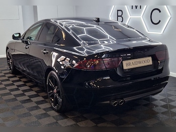 Used Jaguar XE 2017 for sale - 79038379: Photo