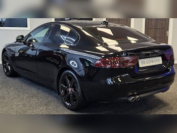 Used Jaguar XE 2017 for sale - 79038379: Photo