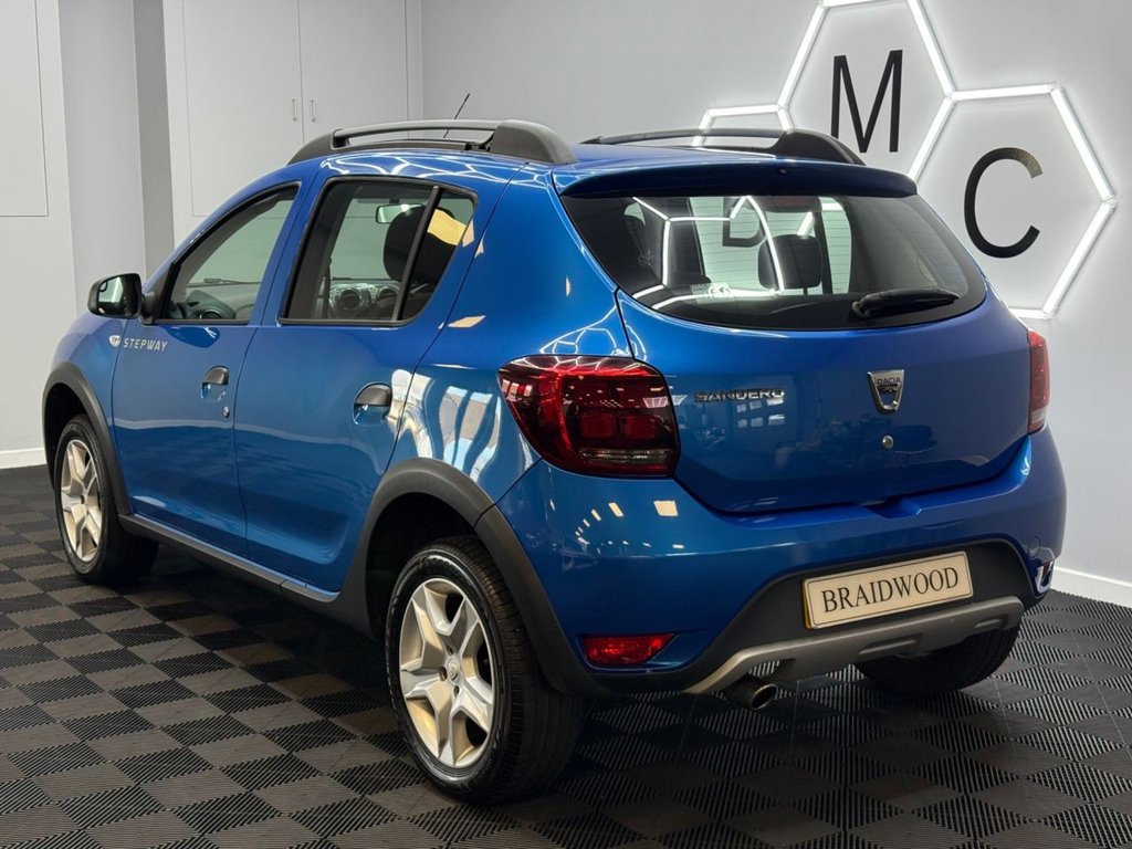 Used Dacia Sandero Stepway 2018 for sale - 77806627: Photo 2