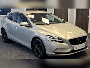 Used Volvo V40 2017 for sale - 78892387: Photo