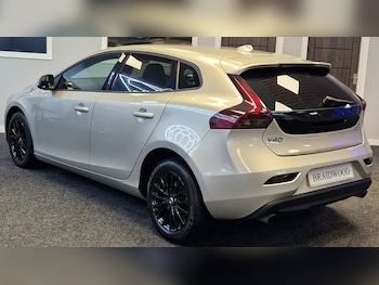 Used Volvo V40 2017 for sale - 78892387: Photo