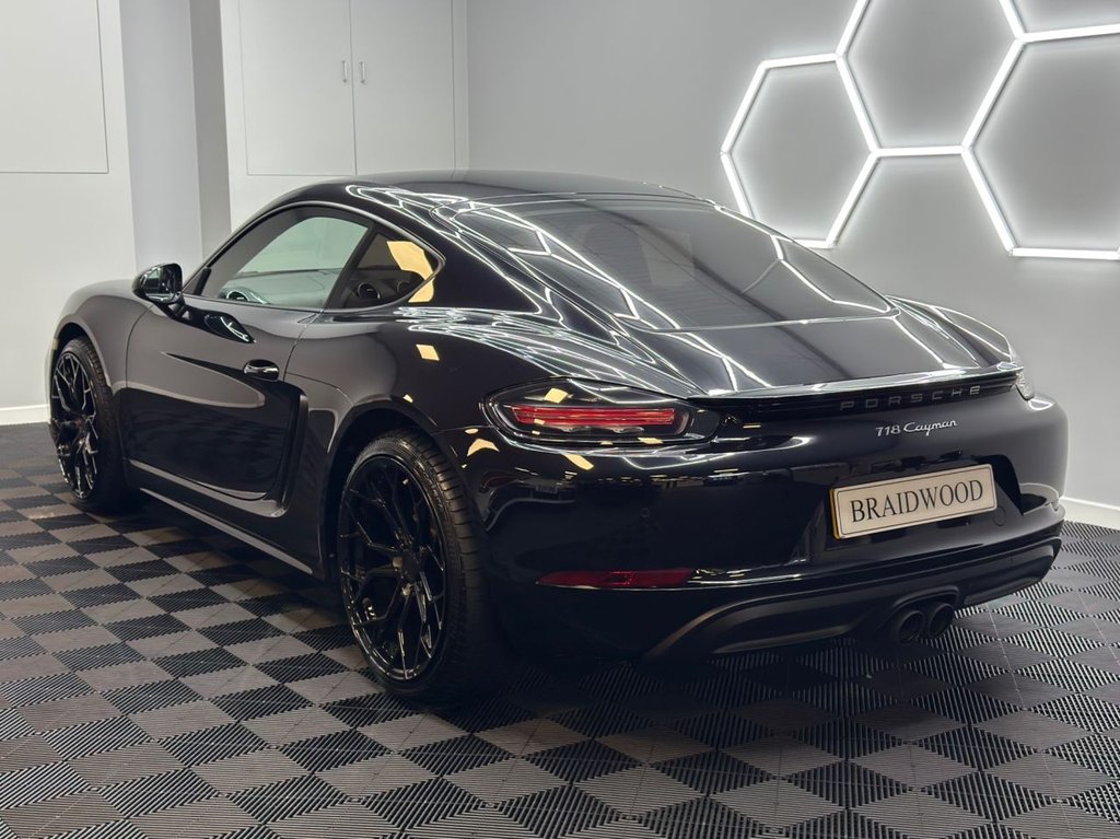 Used Porsche 718 Cayman 2018 for sale - 76228991: Photo 2