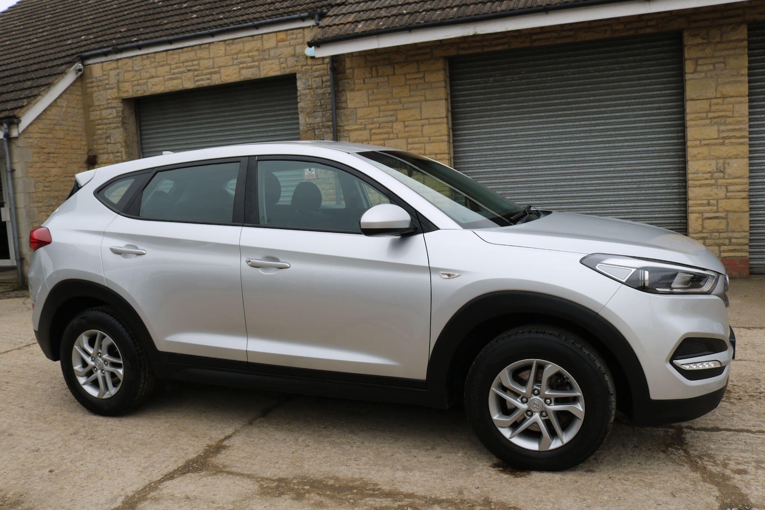 Used Hyundai TUCSON 2017 for sale - 77524528: Photo 3