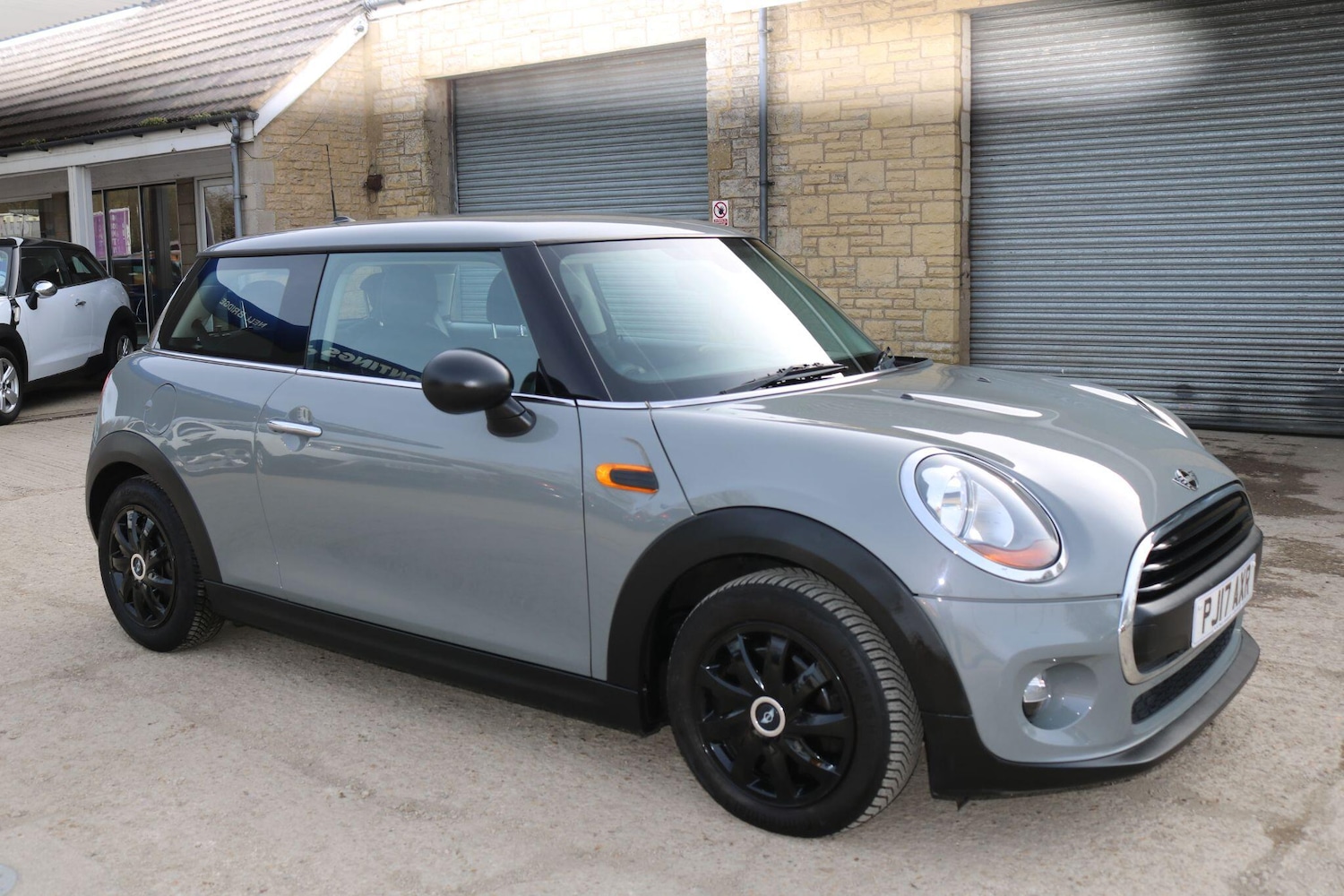 Used MINI Hatch 2017 for sale - 77970324: Photo 2