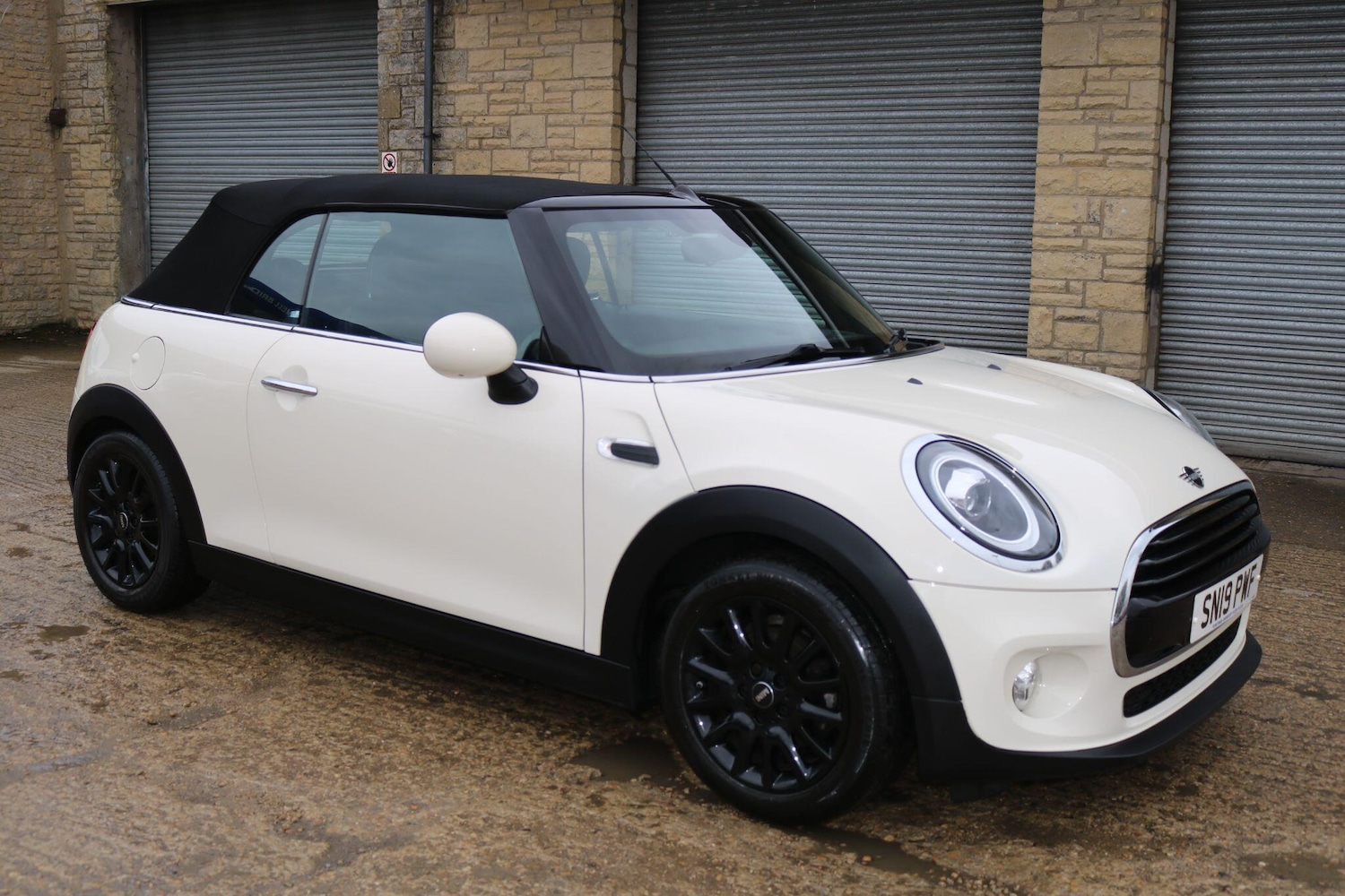 Used MINI Convertible 2019 for sale - 77498204: Photo 2
