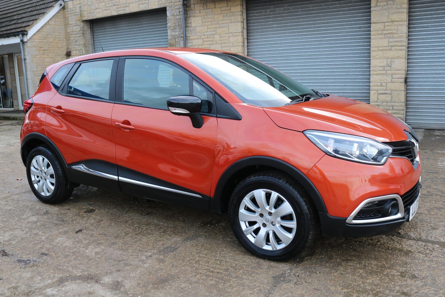 Used Renault Captur for sale - 77497163: Photo 2