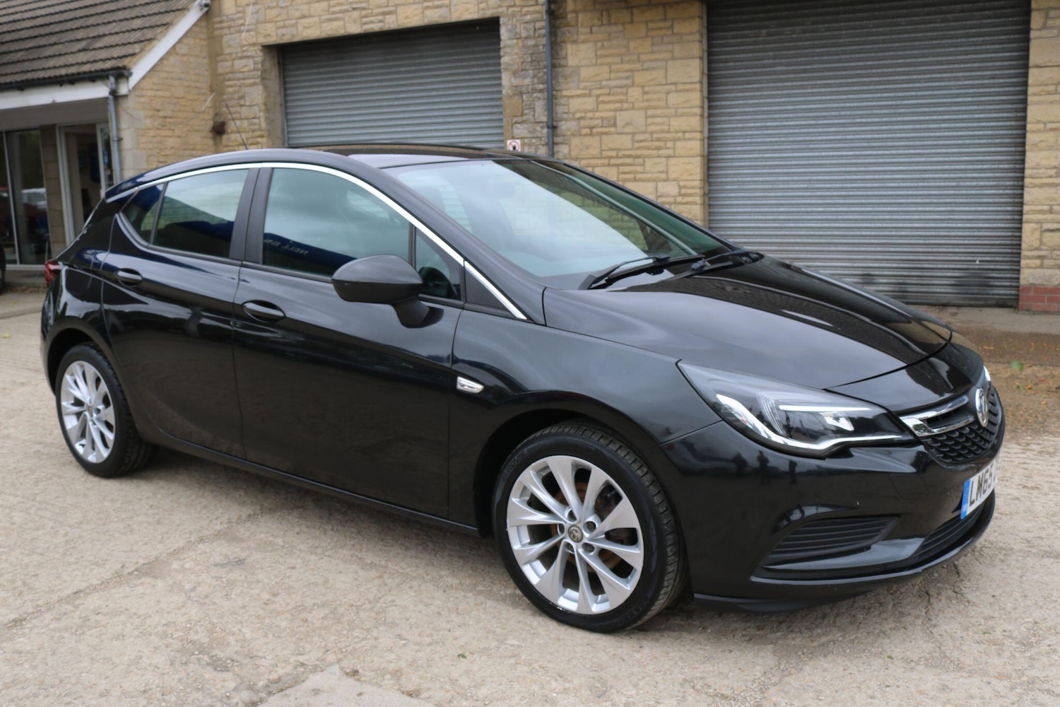 Used Vauxhall Astra 2015 for sale - 77498169: Photo 2