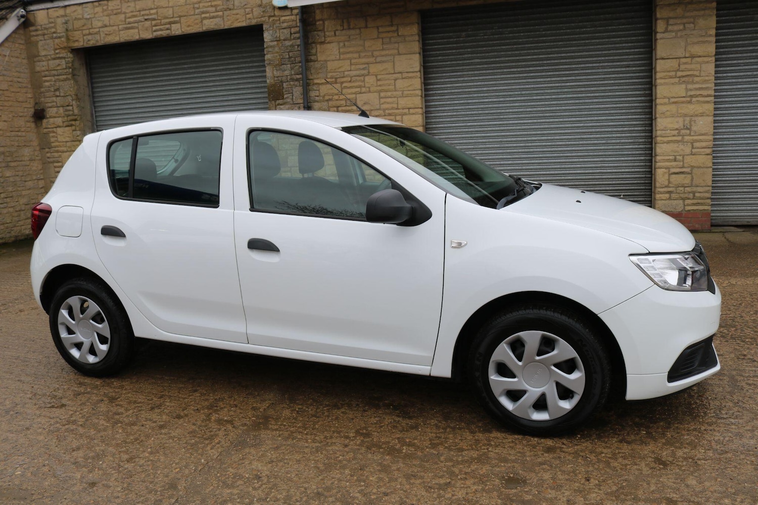 Used Dacia Sandero 2017 for sale - 77498183: Photo 3