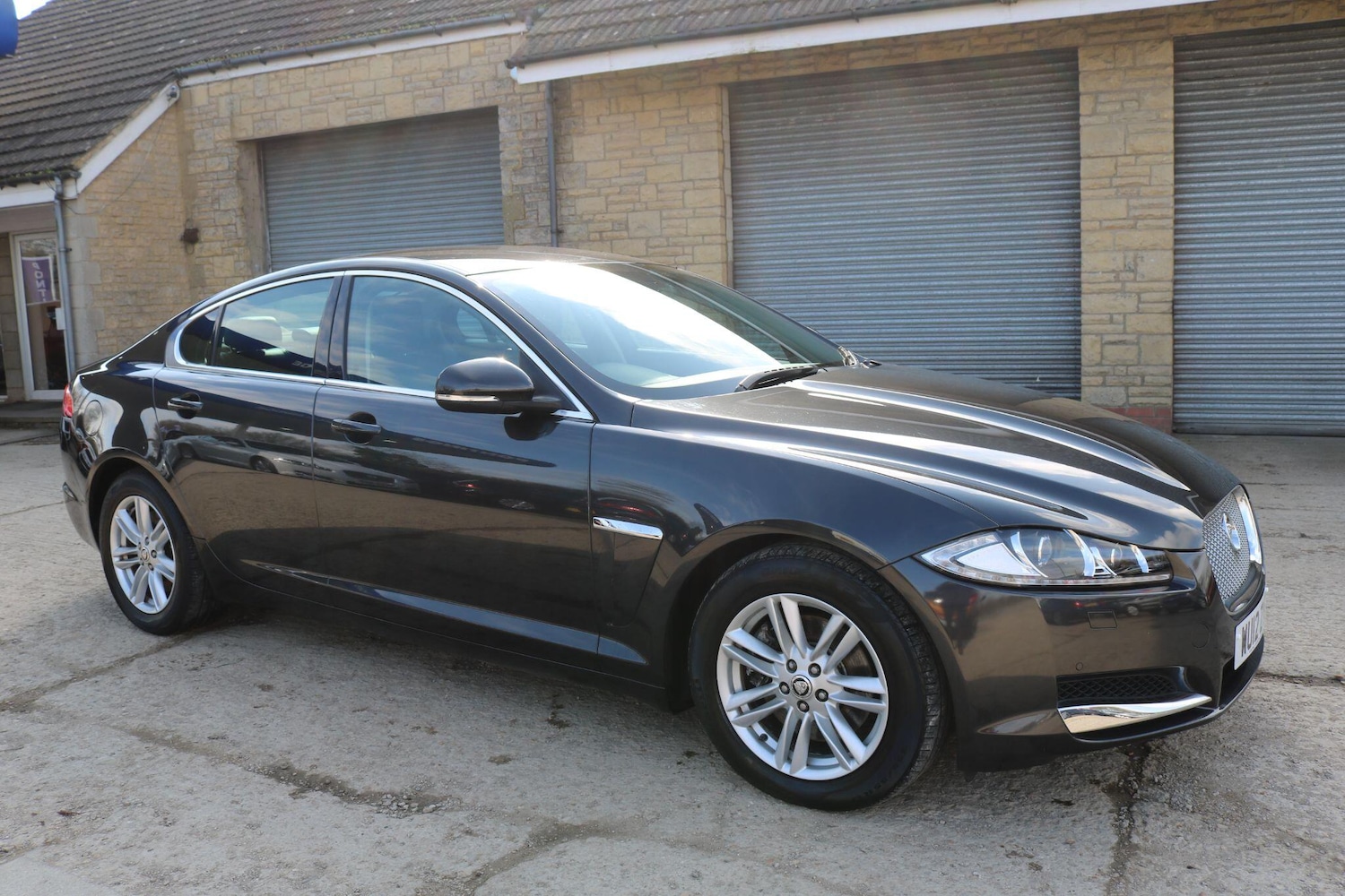 Used Jaguar XF 2012 for sale - 77738081: Photo 2