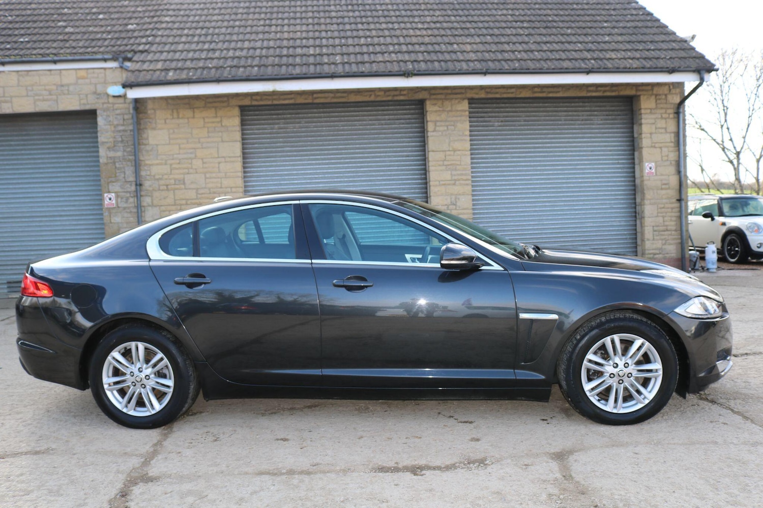 Used Jaguar XF 2012 for sale - 77738081: Photo 4