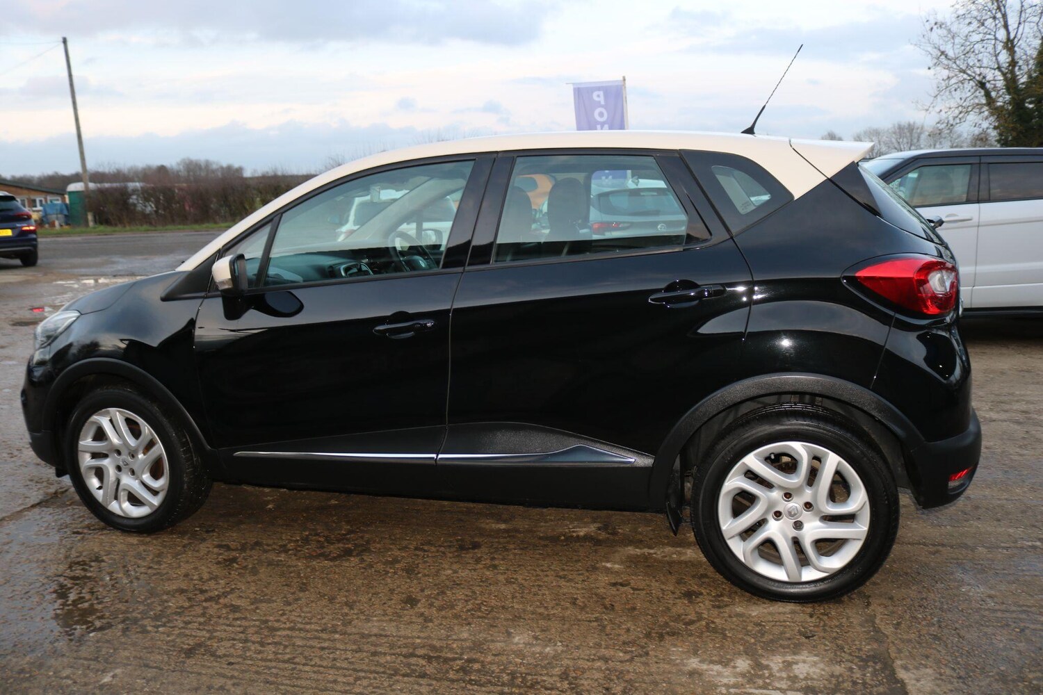 Used Renault Captur 2015 for sale - 77496320: Photo 11