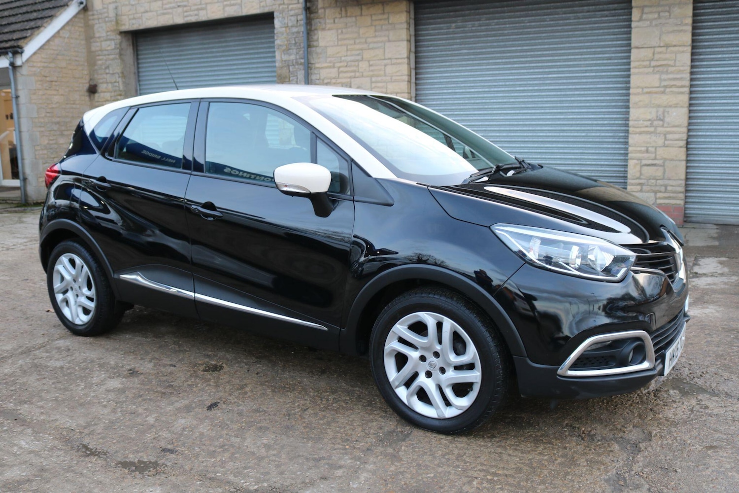Used Renault Captur 2015 for sale - 77496320: Photo 2