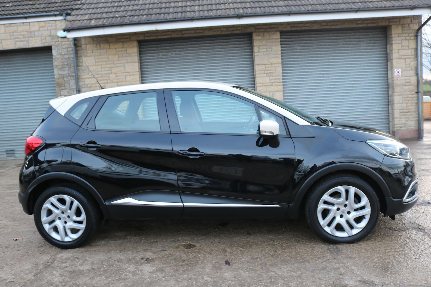 Used Renault Captur 2015 for sale - 77496320: Photo 4
