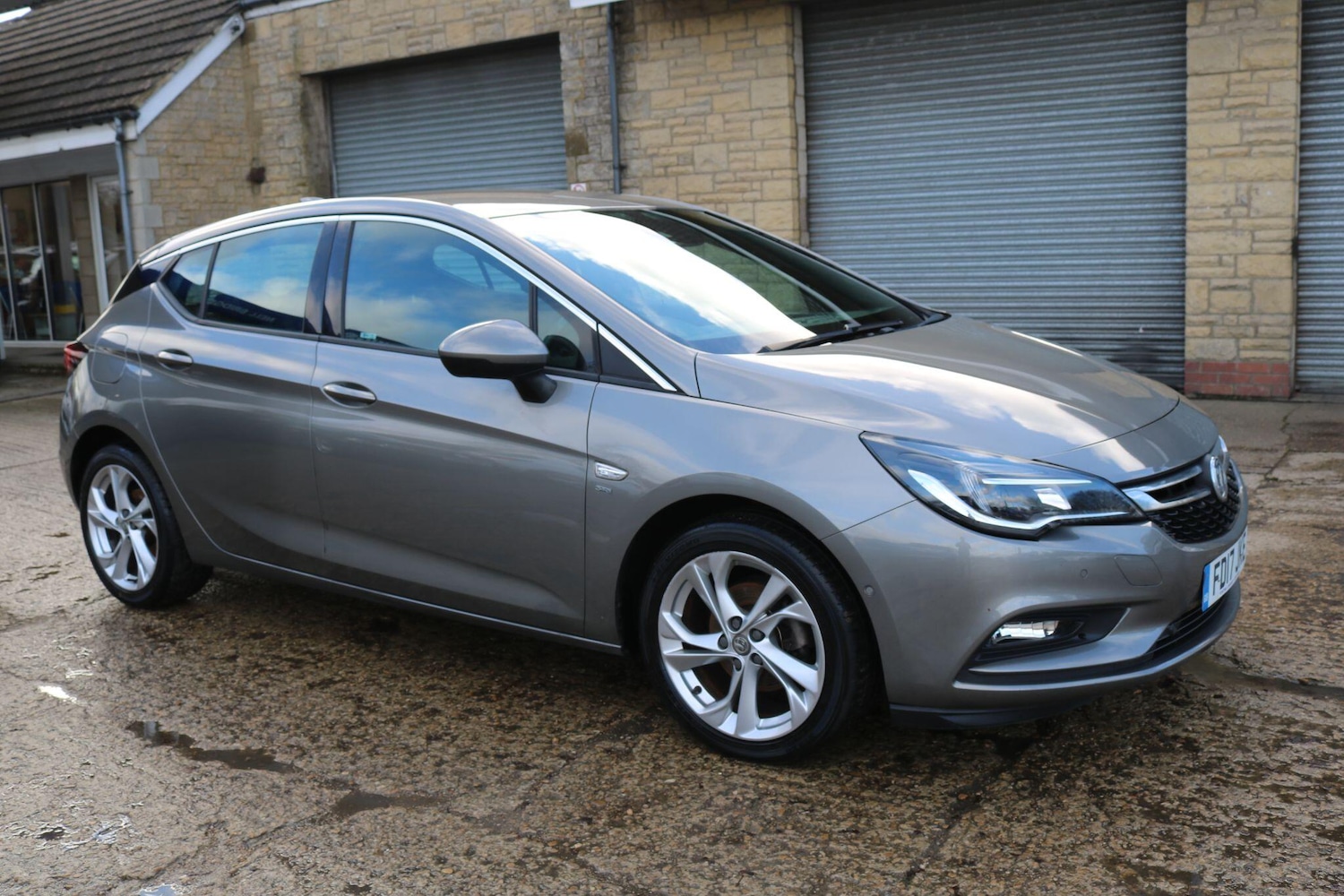 Used Vauxhall Astra 2017 for sale - 77498174: Photo 2
