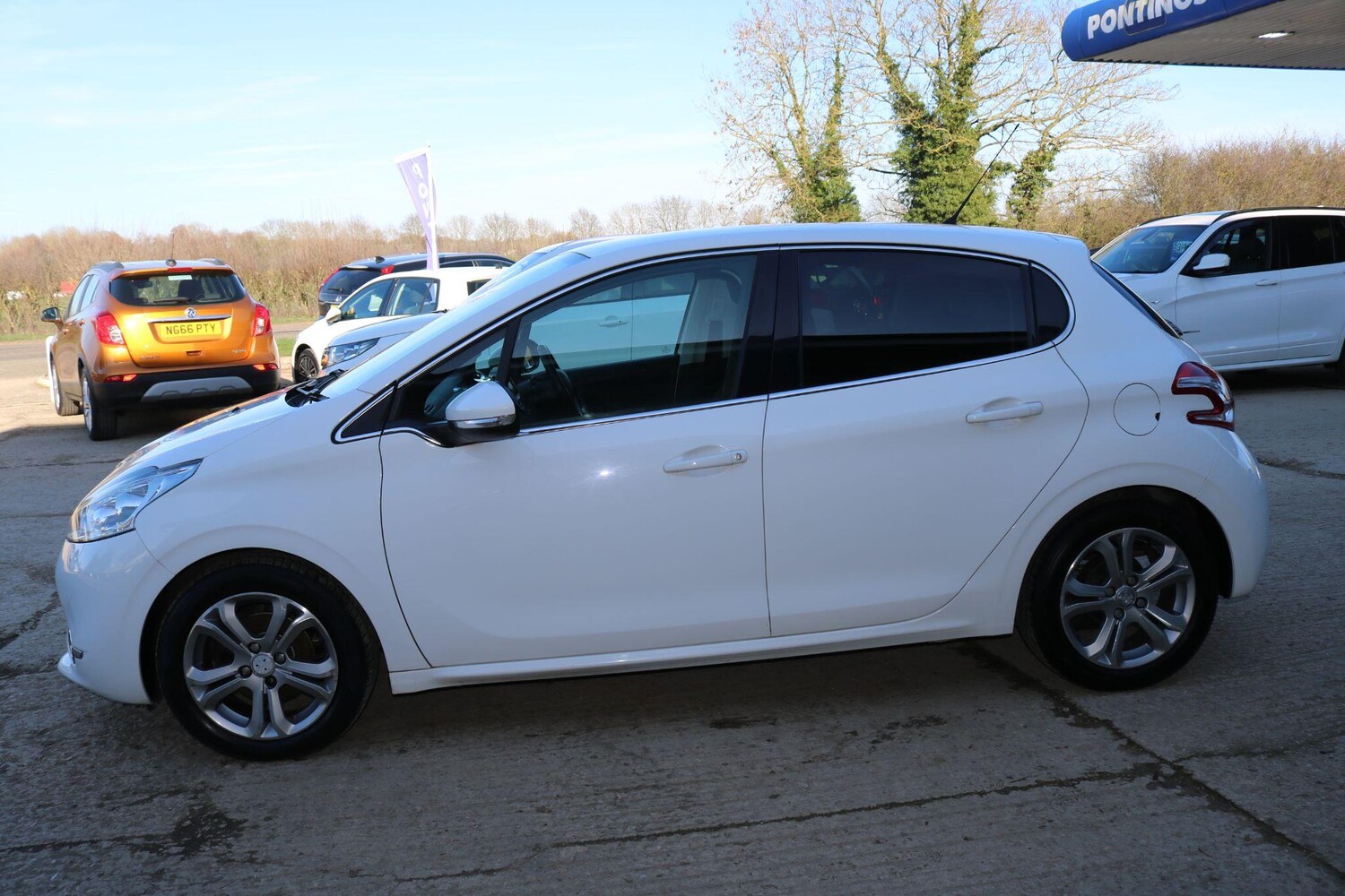 Used Peugeot 208 2013 for sale - 77723395: Photo 12