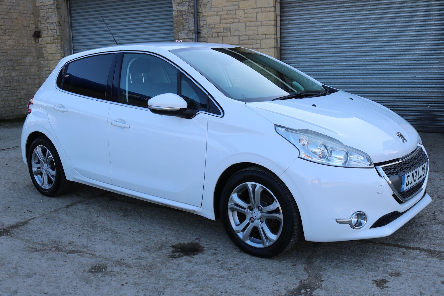 Used Peugeot 208 2013 for sale - 77723395: Photo 2
