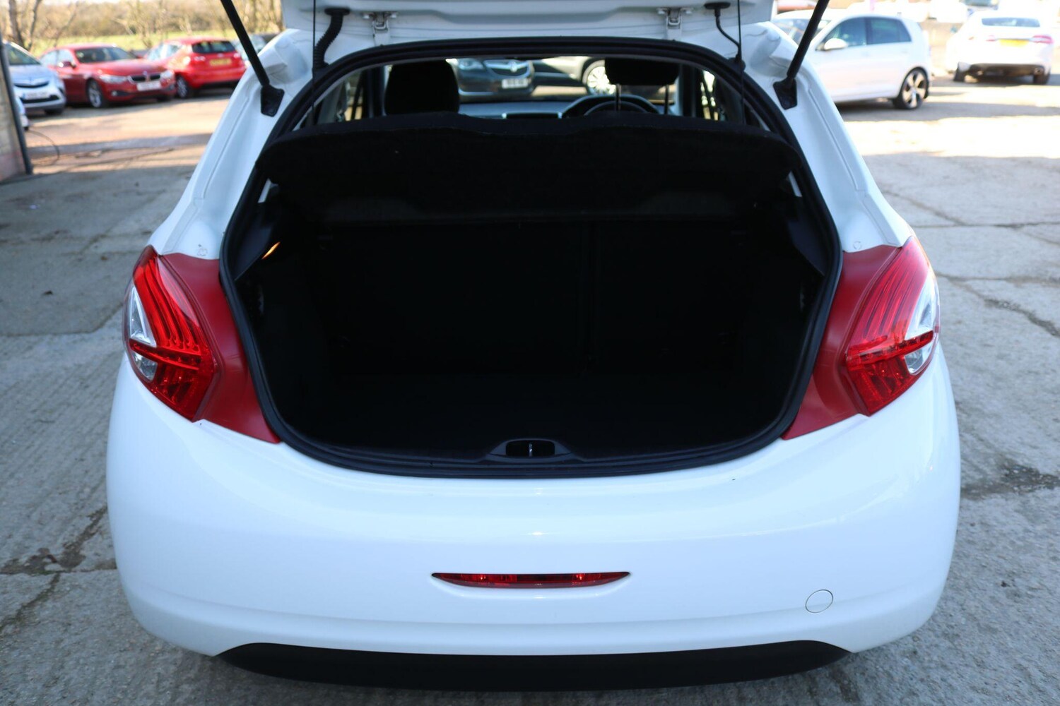 Used Peugeot 208 2013 for sale - 77723395: Photo 22