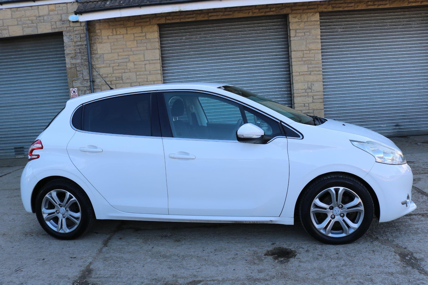 Used Peugeot 208 2013 for sale - 77723395: Photo 4
