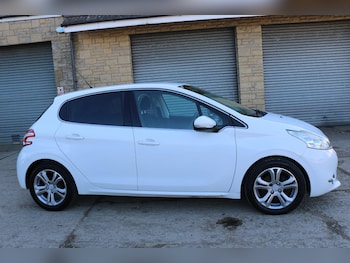 Used Peugeot 208 2013 for sale - 77723395: Photo