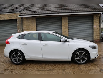 Used Volvo V40 2015 for sale - 77549432: Photo