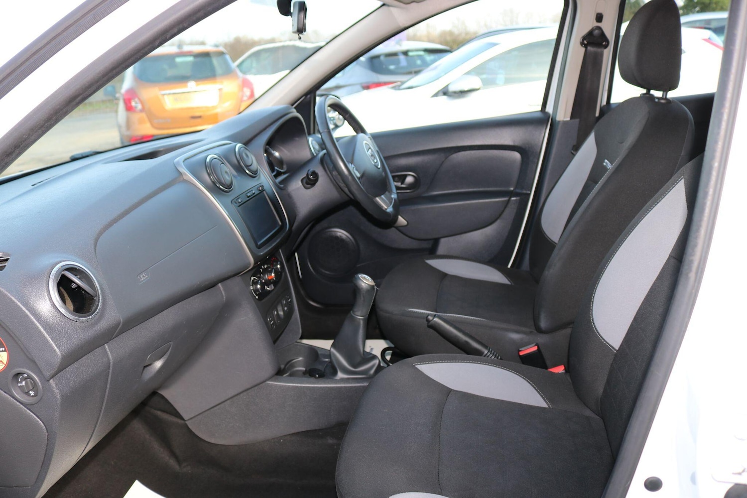 Used Dacia Sandero Stepway 2015 for sale - 77670714: Photo 19