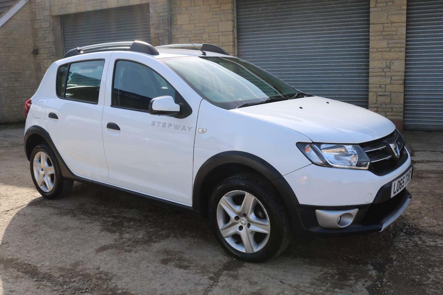 Used Dacia Sandero Stepway 2015 for sale - 77670714: Photo 2