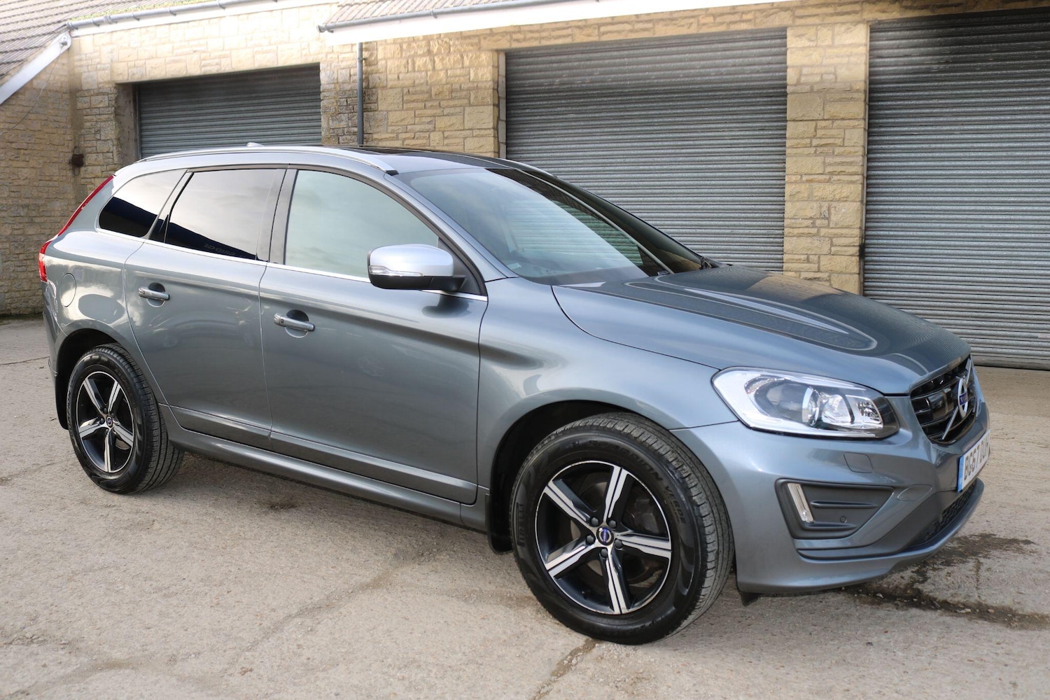 Used Volvo XC60 2017 for sale - 77853201: Photo 2