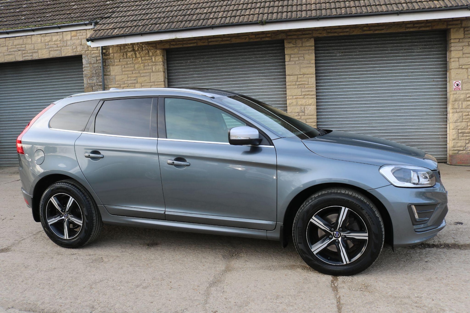 Used Volvo XC60 2017 for sale - 77853201: Photo 3