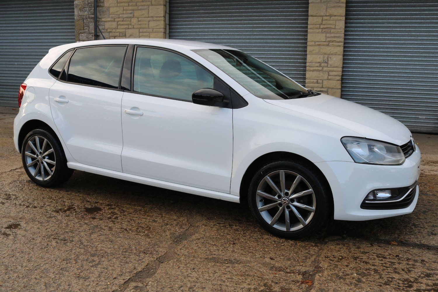 Used Volkswagen Polo 2015 for sale - 77498218: Photo 2