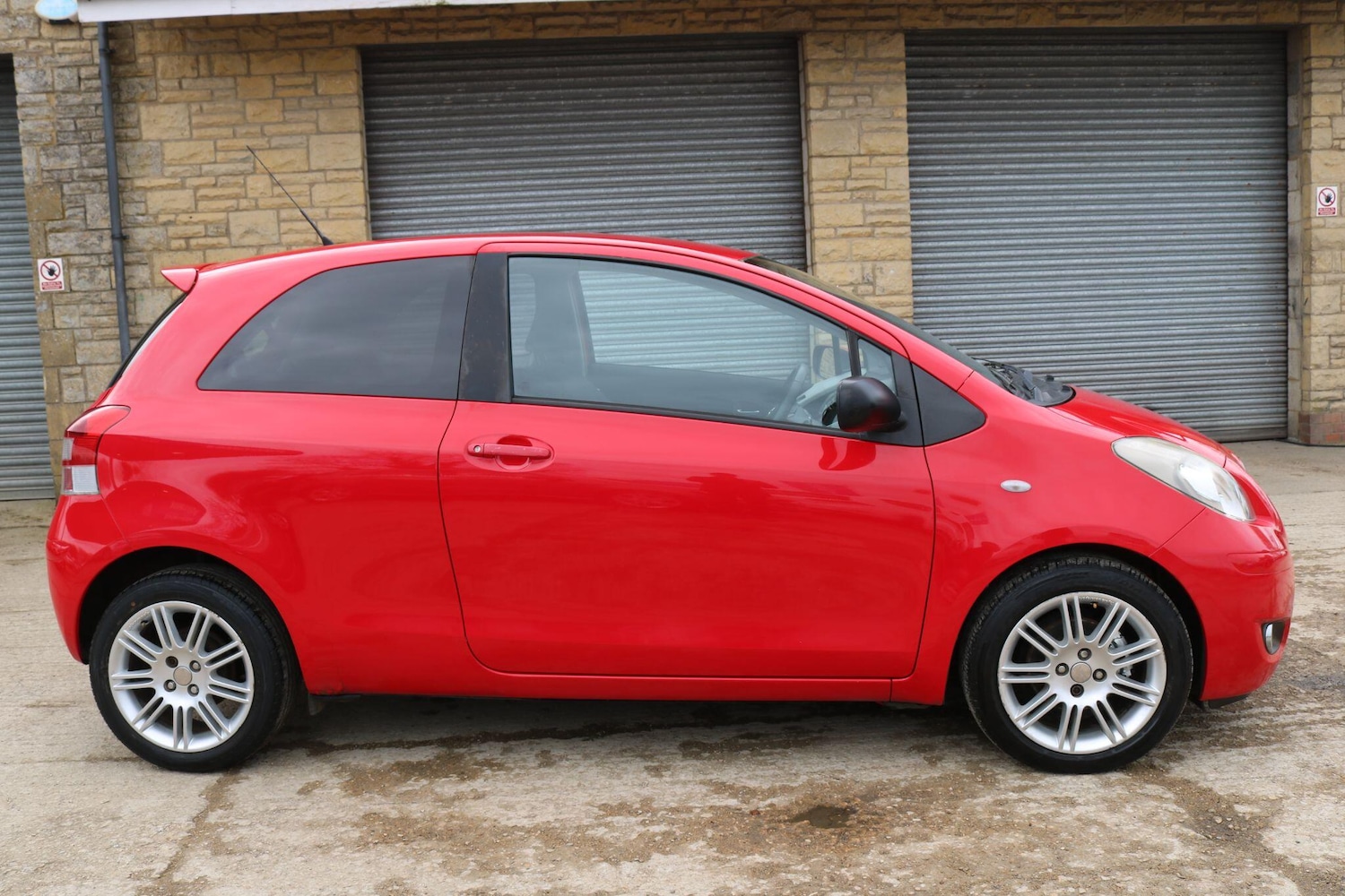 Used Toyota Yaris for sale - 77908474: Photo 4
