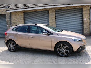 Used Volvo V40 Cross Country 2014 for sale - 78461288: Photo