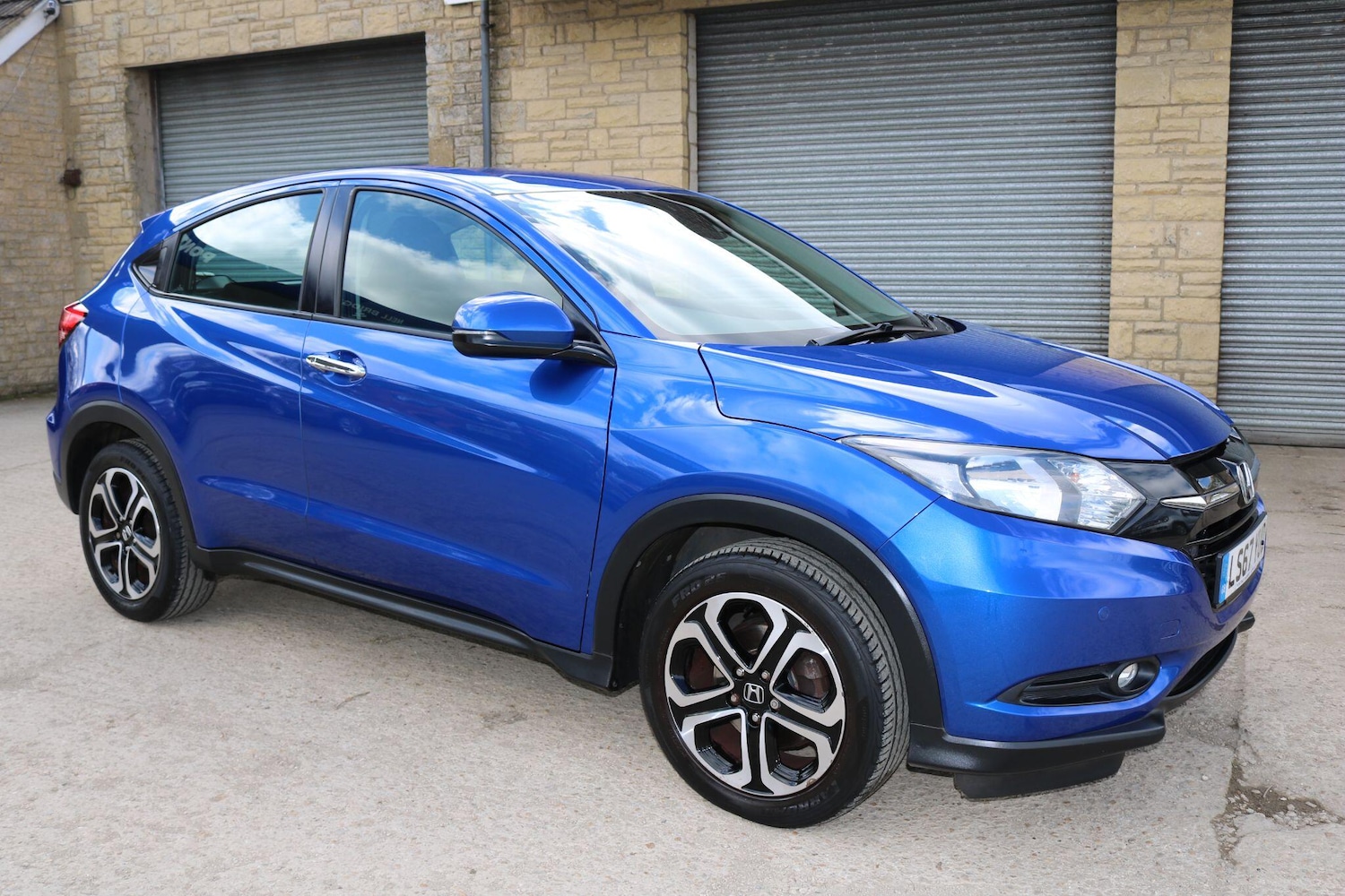Used Honda HR-V 2017 for sale - 78115634: Photo 2