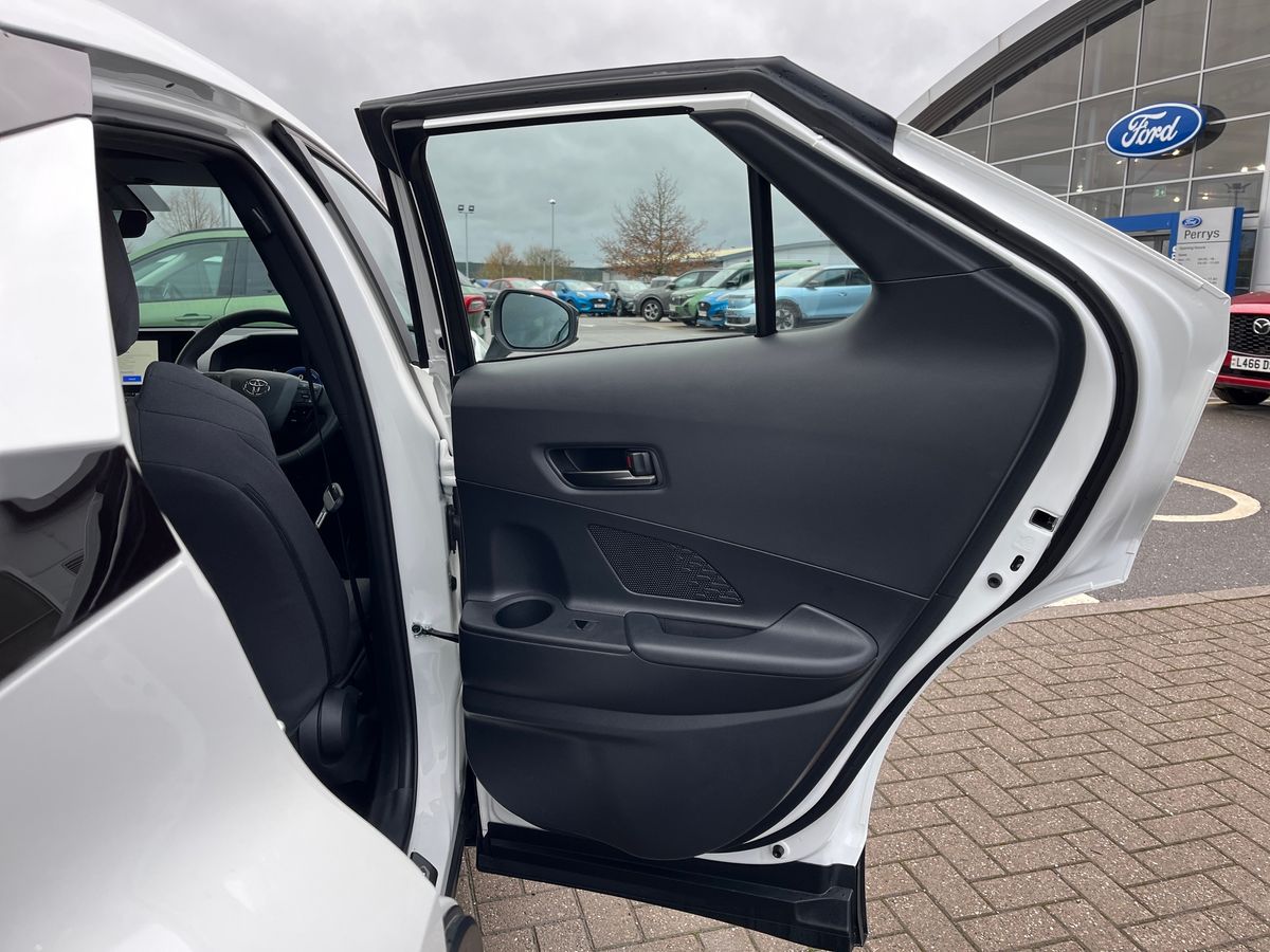 Used Toyota C-HR 2025 for sale - 77002115: Photo 30