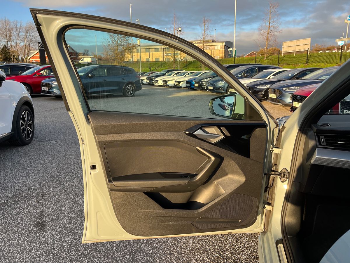 Used Audi A1 2023 for sale - 76650649: Photo 32