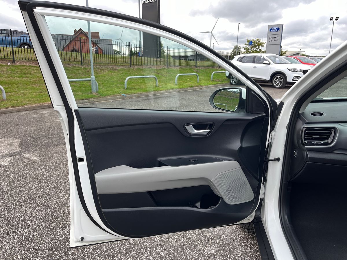 Used Kia Stonic 2020 for sale - 75904031: Photo 29